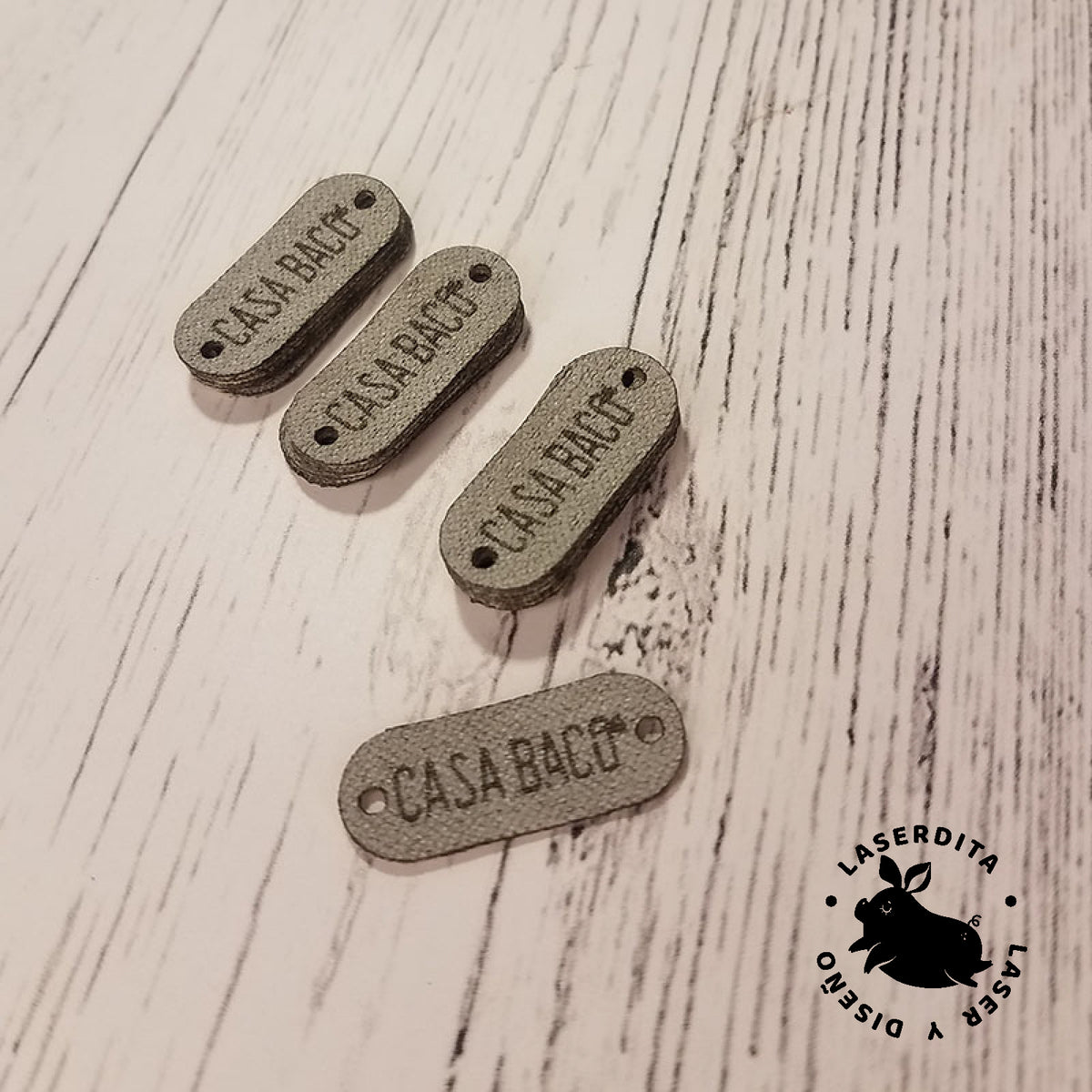 100 ETIQUETAS TELA GAMUZA 2,5x1CM 3X1CM ó 4X1CM - Terracota / Las voy a coser mano, necesito perforaciones. / 2.5X1cm
