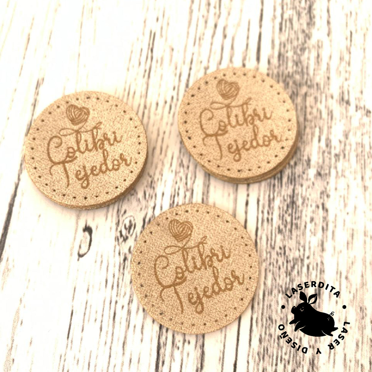 100 ETIQUETAS TELA GAMUZA 3CM - Terracota / Las voy a coser mano, necesito perforaciones. / Redonda